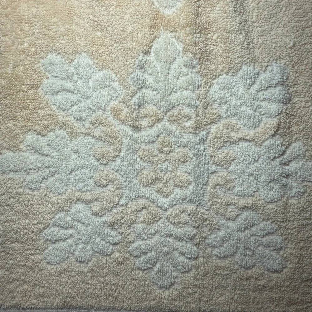 Cannon Royal Family Cotton Hand Towel Fringe Neutral Floral Snowflake Pristine‎